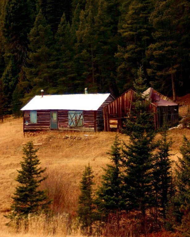 The first structures you'll encounter marking the Apex town site.